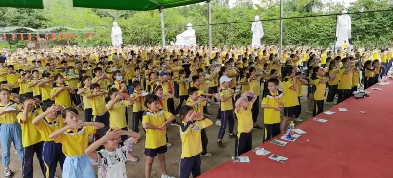 学习八段锦健身体操